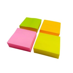 BLOCO ADESIVO COLORIDO 3,8X3,8CM 4 CORES 100 FLS